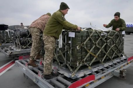 Administrata Trump po konsideron ndalimin e të gjitha ndihmave ushtarake për Ukrainën