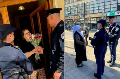 Gjakovë | Dita e Gruas, Policia shpërndan lule dhe mesazhe motivuese