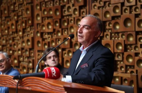 Ish-ministri Çeku: Nuk mund t’i ikim shtrenjtimit të energjisë elektrike