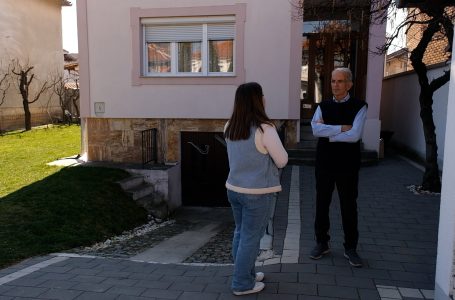 Ragip Ballata, mësuesi me mbi 40 vite përvojë në arsim