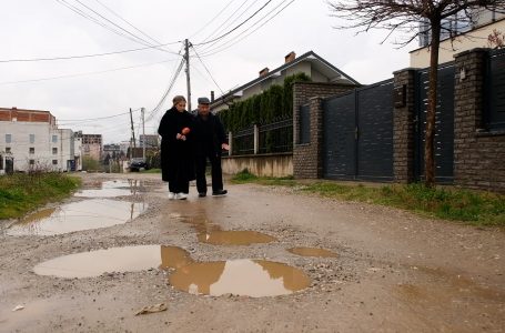 Banorët e rrugës “Agim Zeneli” në prag të protestës nga gjendja e dobët infrastrukturore