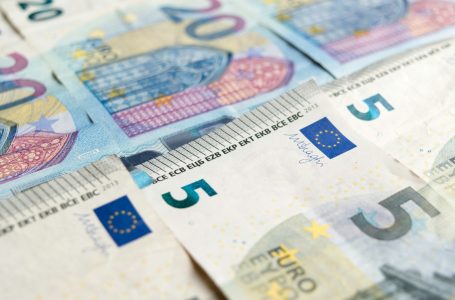 Këmbimi valutor: Euro në nivele të ulëta