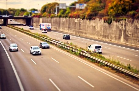 Cila është mënyra më ekonomike për të vozitur në autostradë?