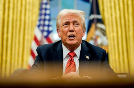 Trump: “Do të doja të isha Papë”