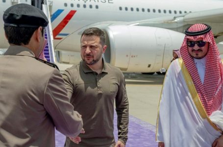 Zelensky ndan mesazhin e Pashkëve: Herët a vonë, e keqja do të tërhiqet