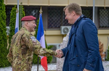 Sorensen takohet me komandantin e NATO-s
