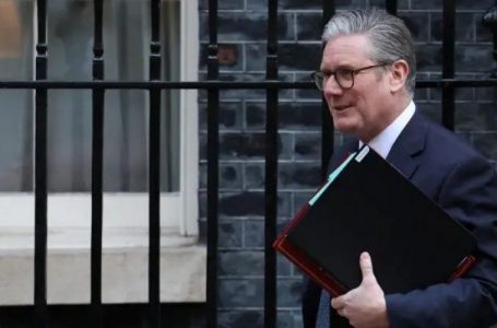 Starmer zotohet të mbrojë bizneset britanike nga “stuhia” tarifore e Trumpit