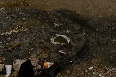 Kanalizimi i dëmtuar në rrugën “Yllka Domi” shqetësim për banorët
