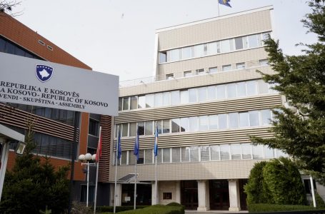 ​”Vonesa në formimin e institucioneve të reja mban peng miliona euro për Kosovën”