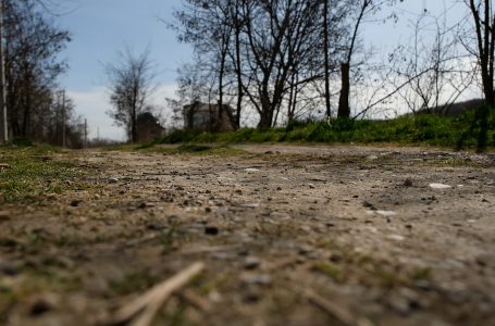 Banorët e lagjes Gjekaj në Cërmjan të shqetësuar për gjendjen e rrugës