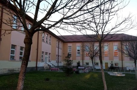 Në shkollat e mesme të larta në Gjakovë ora mësimore do të jetë 40 minuta