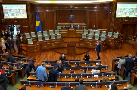 Për të tretën herë Albulena Haxhiu nuk i merr votat e mjaftueshme për kryeparlamentare