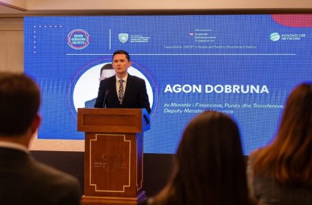 Zv. ministri në detyrë i Financave, Agon Dobruna, lëshon Konferencën në Shqipëri, shkak fusnota