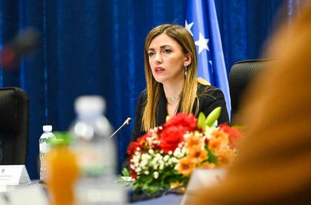 Pse Albulena Haxhiu është ‘mollë sherri’ për konstituimin e Kuvendit?