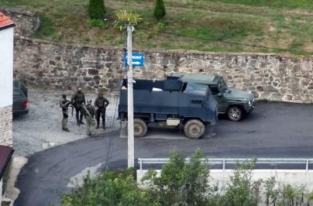 Publikohet video e momentit kur grupi terrorist serb fillon sulmet në Banjskë – PAMJE