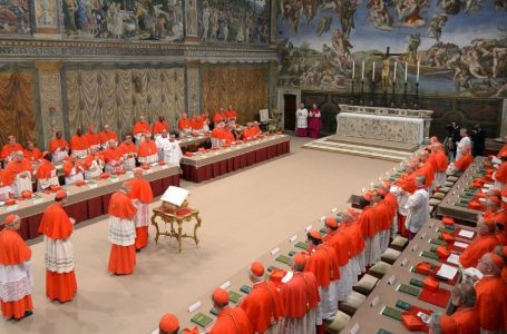 Vatikan, mblidhet konklava për zgjedhjen e pasardhësit të Papa Françeskut