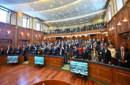 Sot vazhdon seanca konstituive