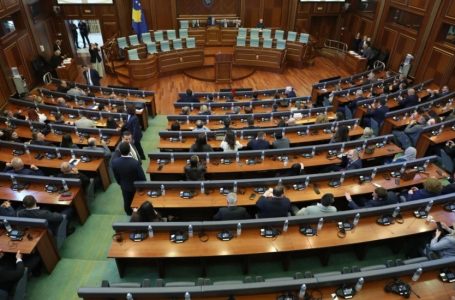 Prapë s’ka vota, Haxhiu dështon që të bëhet kryeparlamentare edhe në votimin e tretë