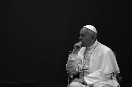 Kush ishte Papa Françesku, kreu i parë jezuit i Kishës Katolike