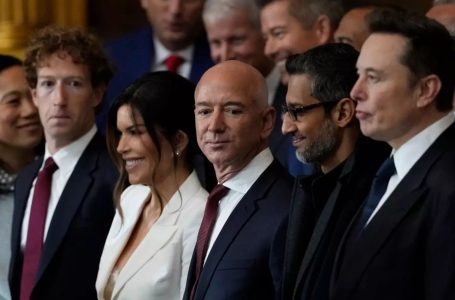 Musk, Zuckerberg dhe Bezos humbën 50 miliardë dollarë për 48 orë