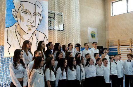 Shkolla “Mazllum Këpuska” shënoi 70-vjetorin e themelimit