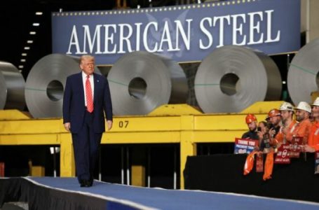 Trump do të dyfishojë tarifat për importet e çelikut dhe aluminit në 50%