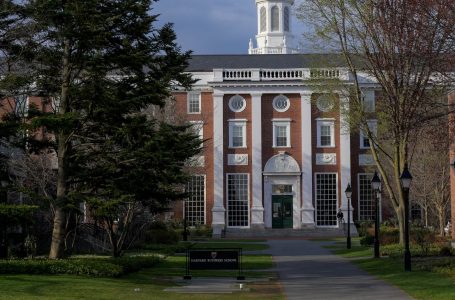 Administrata Trump i ndalon Harvardit pranimin e studentëve të huaj