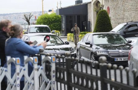 Fillon takimi i parë mes delegacionit të SHBA-së, Ukrainës dhe Turqisë