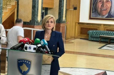 Kurti pranon ftesën nga Osmani