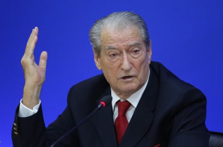 Sali Berisha kërkon zgjedhje të parakohshme: Të krijohet qeveri teknike