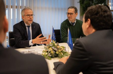 Eurodeputeti holandez i ashpër ndaj BE-së: Hiqni pengesat, pranoni aplikimin e Kosovës për anëtarësim