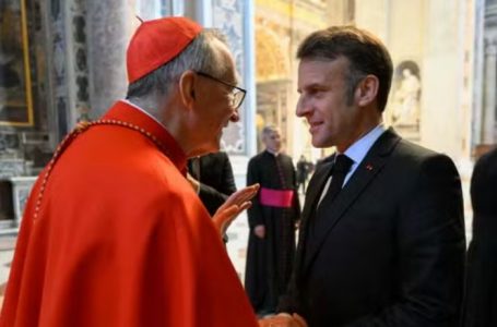 Macron zhvilloi takime me kardinalët në Vatikan