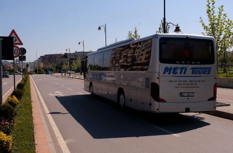 Ulet çmimi i naftës, udhëtarët kërkojnë ulje të biletave të udhëtimit