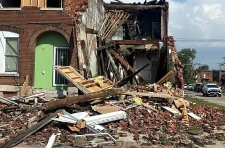Stuhi dhe tornado shkatërrimtare në SHBA