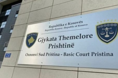 Vendosën flamurin e ISIS-it mbi shtëpi
