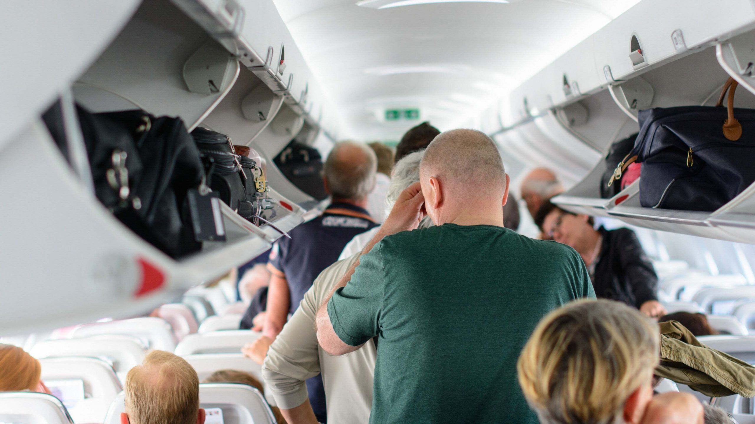 Në këtë shtet, pasagjerët që ngrihen para ndaljes së avionit përballen me gjobë