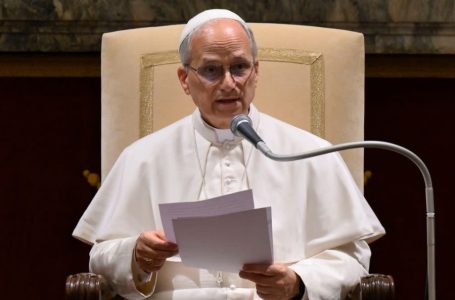 Papa Leoni, diplomatëve botërorë: Dinjiteti i migrantëve duhet të respektohet