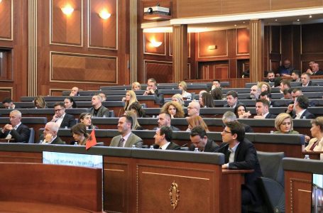 Ngërçi parlamentar hyn në muajin e dytë