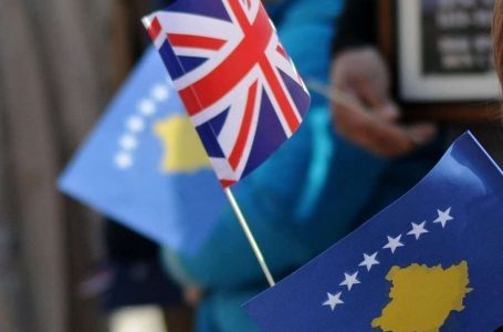 “The Times”: Britania do t’i kërkojë Kosovës të pranojë ngritjen e kampeve të emigrantëve