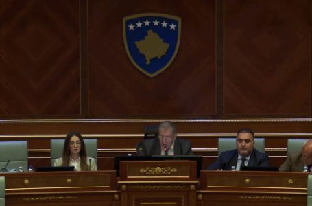 Edhe para festës së Kurban Bajramit deputetët nuk lëshojnë pe për konstituim