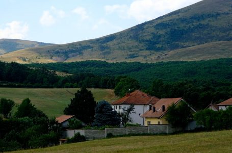 Pamje mahnitëse këtë verë nga fshati Devë