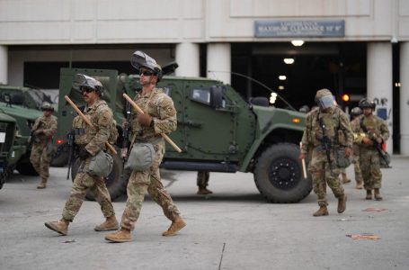Trump dërgon 2 mijë ushtarë të të tjerë të Gardës Kombëtare dhe 700 marinsa në Los Angeles