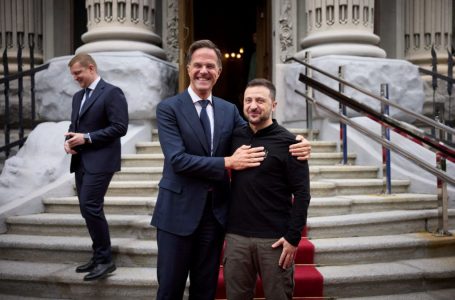 Rutte fton Zelenskyn në samitin e NATO-s