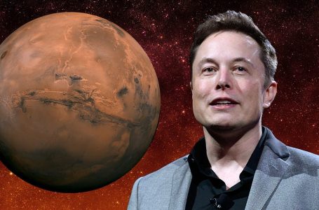 Raketa më e madhe e SpaceX po përgatitet për nisje