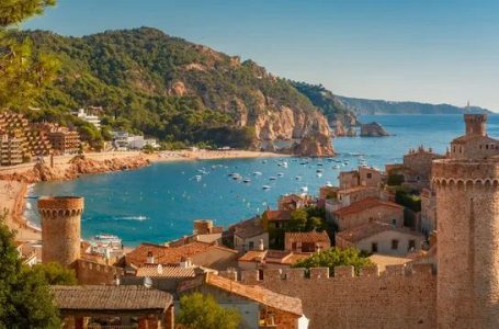 Spanja vendos rregulla të reja për turistët