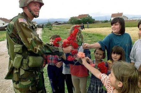 Ambasada e SHBA-së: 12 qershori qe pikë kthese, nderojmë qëndrueshmërinë e popullit të Kosovës