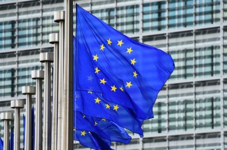 Flamuri evropian feston 40 vjetorin si simbol i BE-së