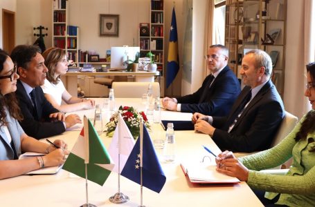 Ambasadori italian takohet me kryetarin e Kushtetueses