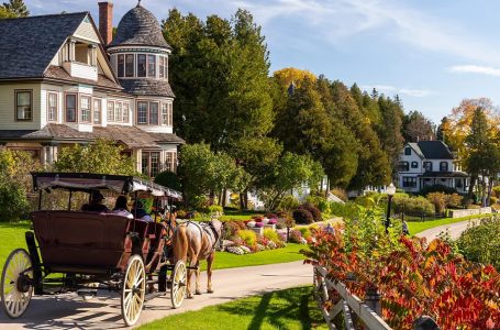 Mackinac Island – Fshati amerikan pa vetura ku mbretëron kali