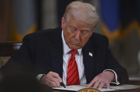 Trump: Brenda dy javësh do t’u dërgojmë vendeve letra për tarifat